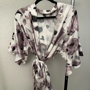 XS Victoria Secret Here Comes The Bride 👰🏼‍♀️ Satin Robe 👘